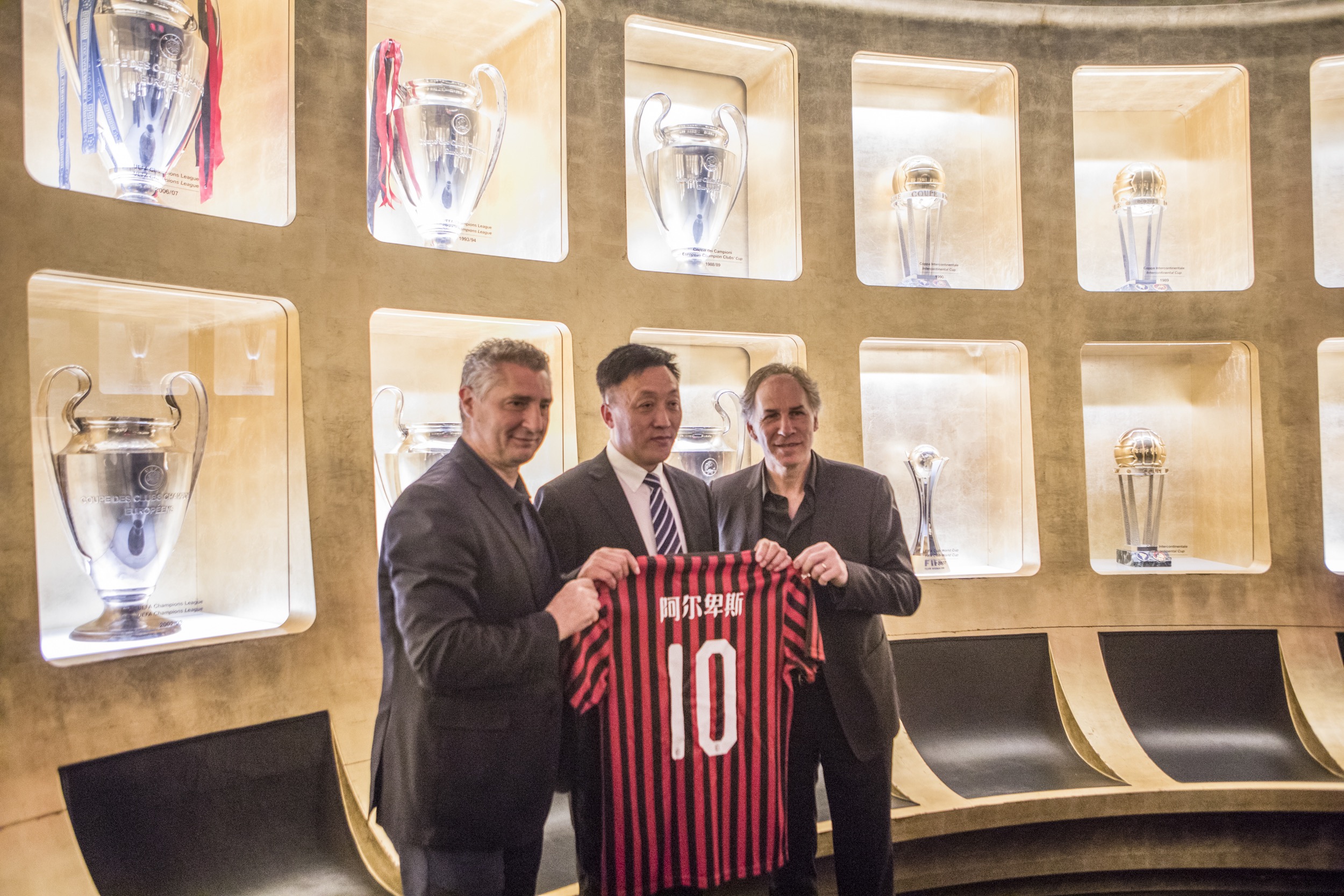 《宝可梦》第十世代骑行系统：“洛托姆滑板”截图泄露