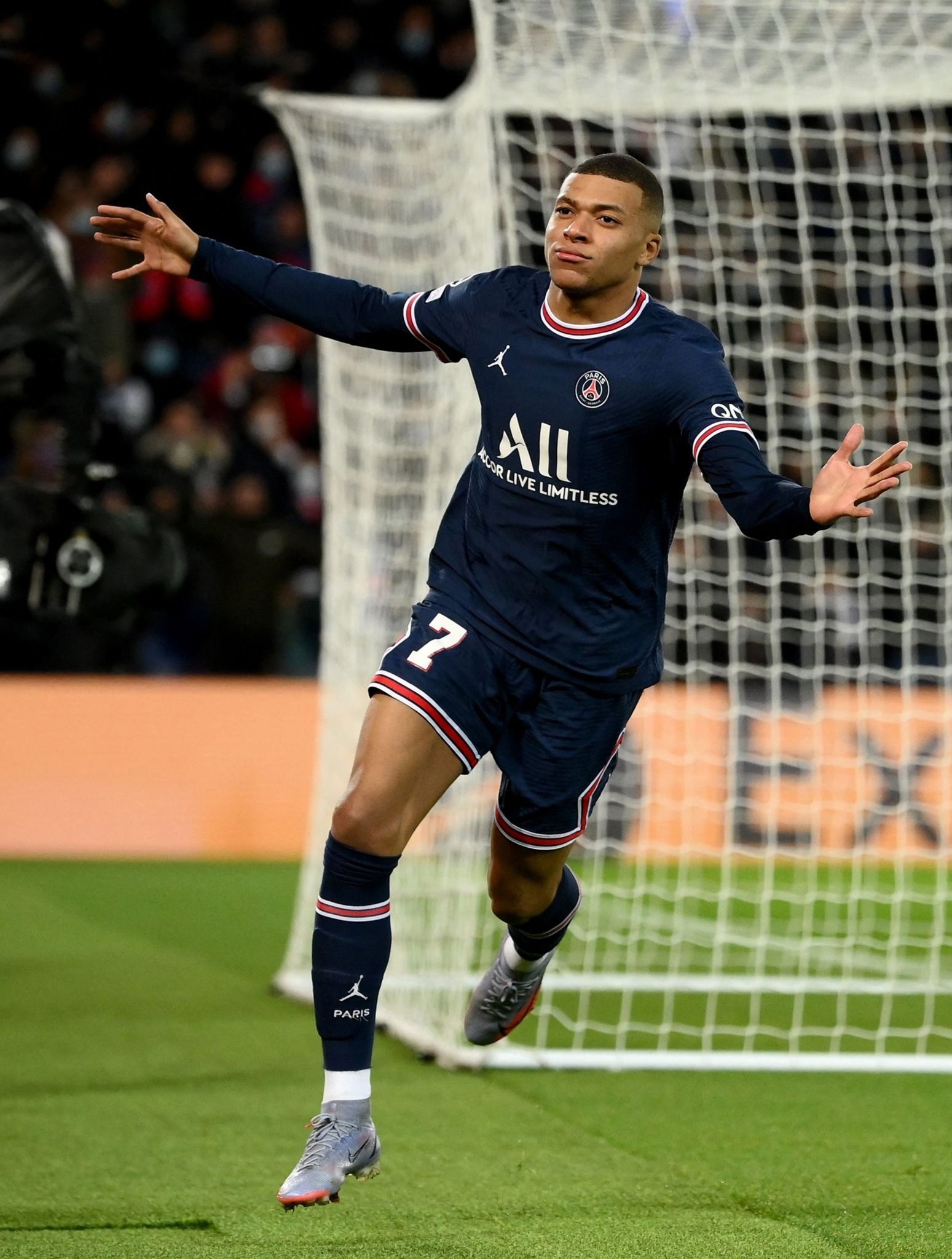 TA：库库染红后切尔西的整体反应暴露出纪律问题仍未彻底解决