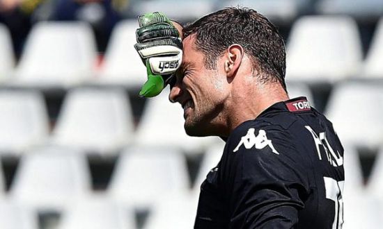 他是姚明前队友，因伤病缺钱治疗瘫痪在床，靠70岁母亲拾荒生活