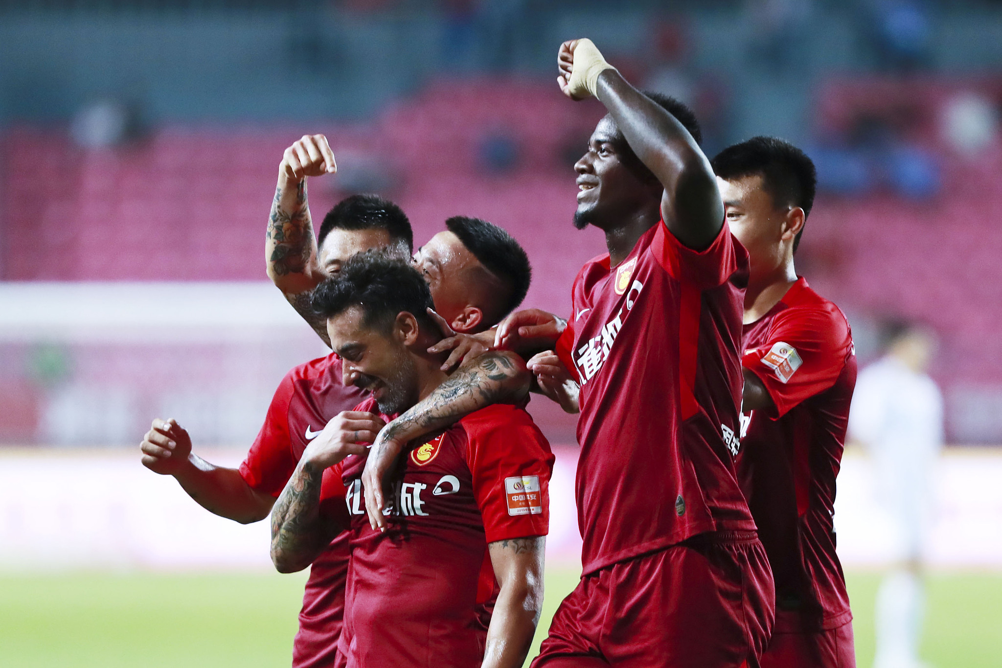 森林无同木 蓝月有同庆