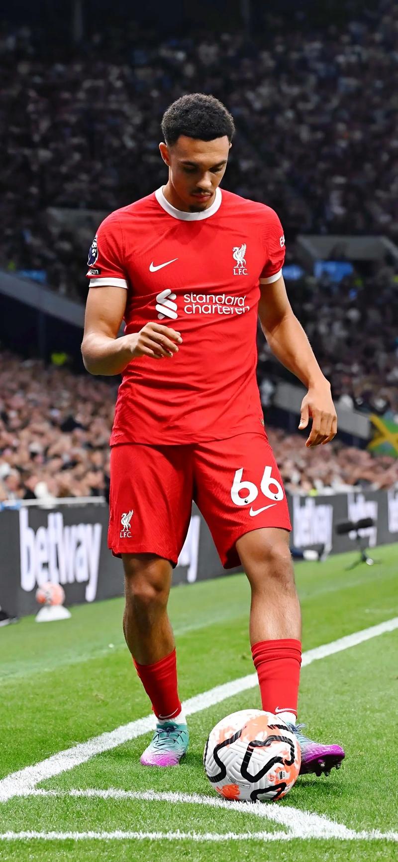 英超射手榜：哈兰德20球领跑