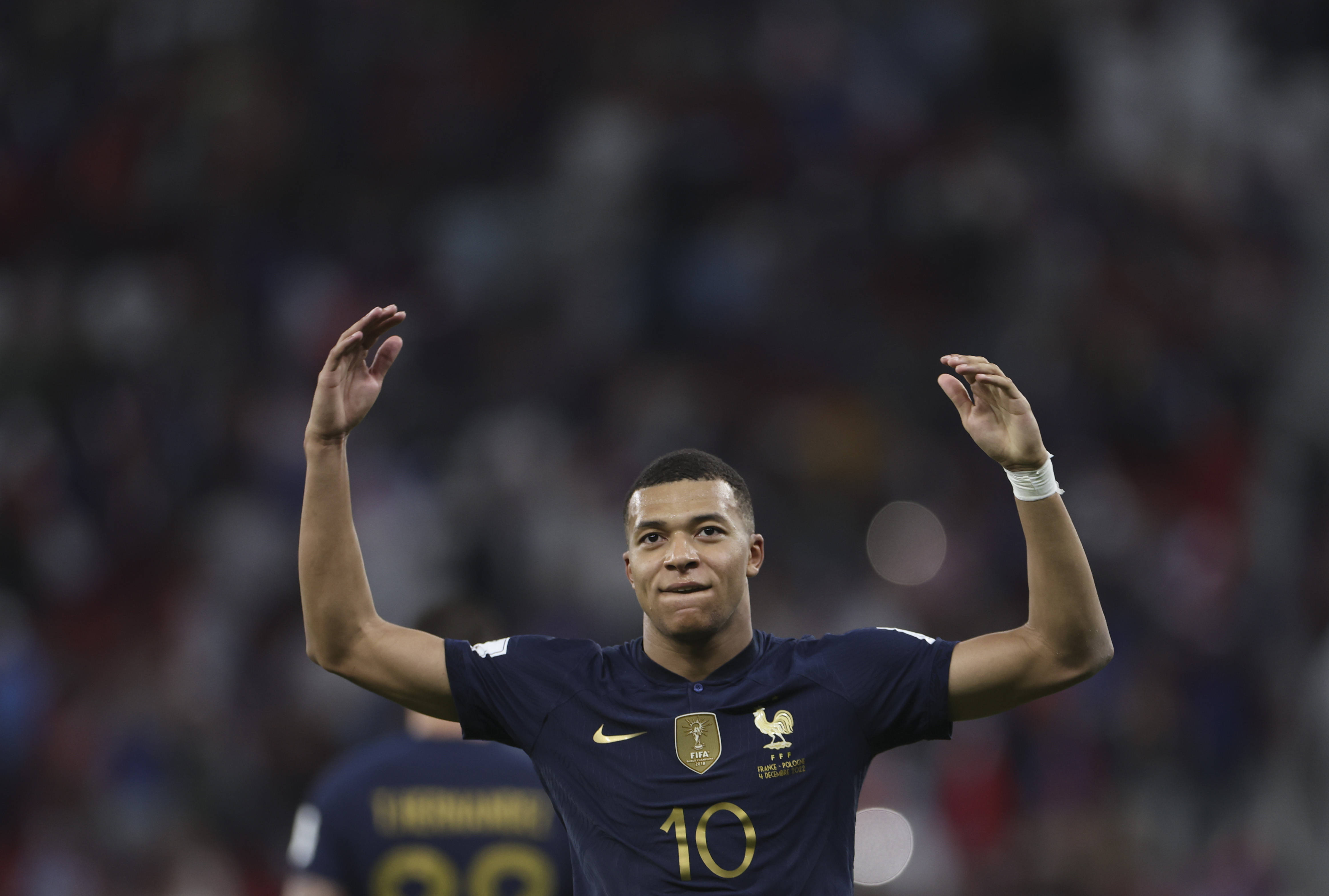 李昊守住了平局！补时最后一分钟，李昊再次神扑出对手头球攻门