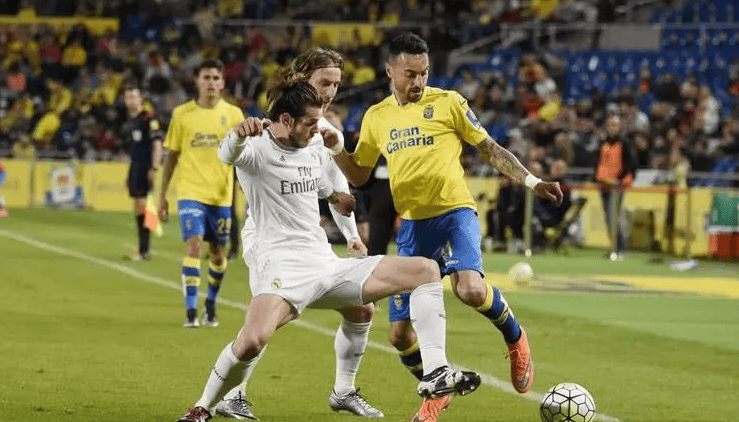 北京遭绝杀揪出最大罪人！拿600万半场1分，被人隔扣恼羞成怒+吃T